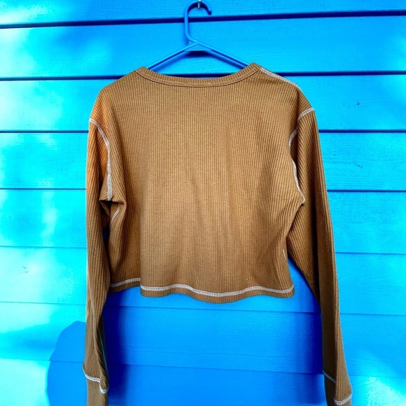 New In by VeryJ cropped waffle rusty coloured long sleeve top. Women size Medium - Picture 2 of 5